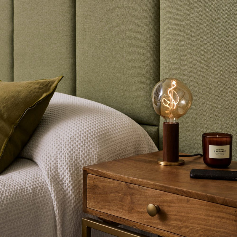 Knuckle Table Lamp w/ Voronoi I Bulb